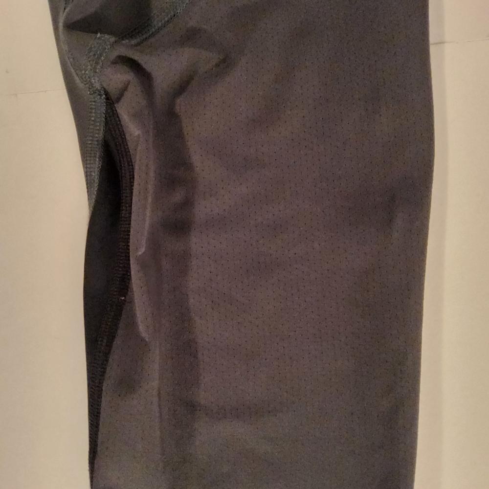 Under Armour Compression Large - Picture 4 of 12